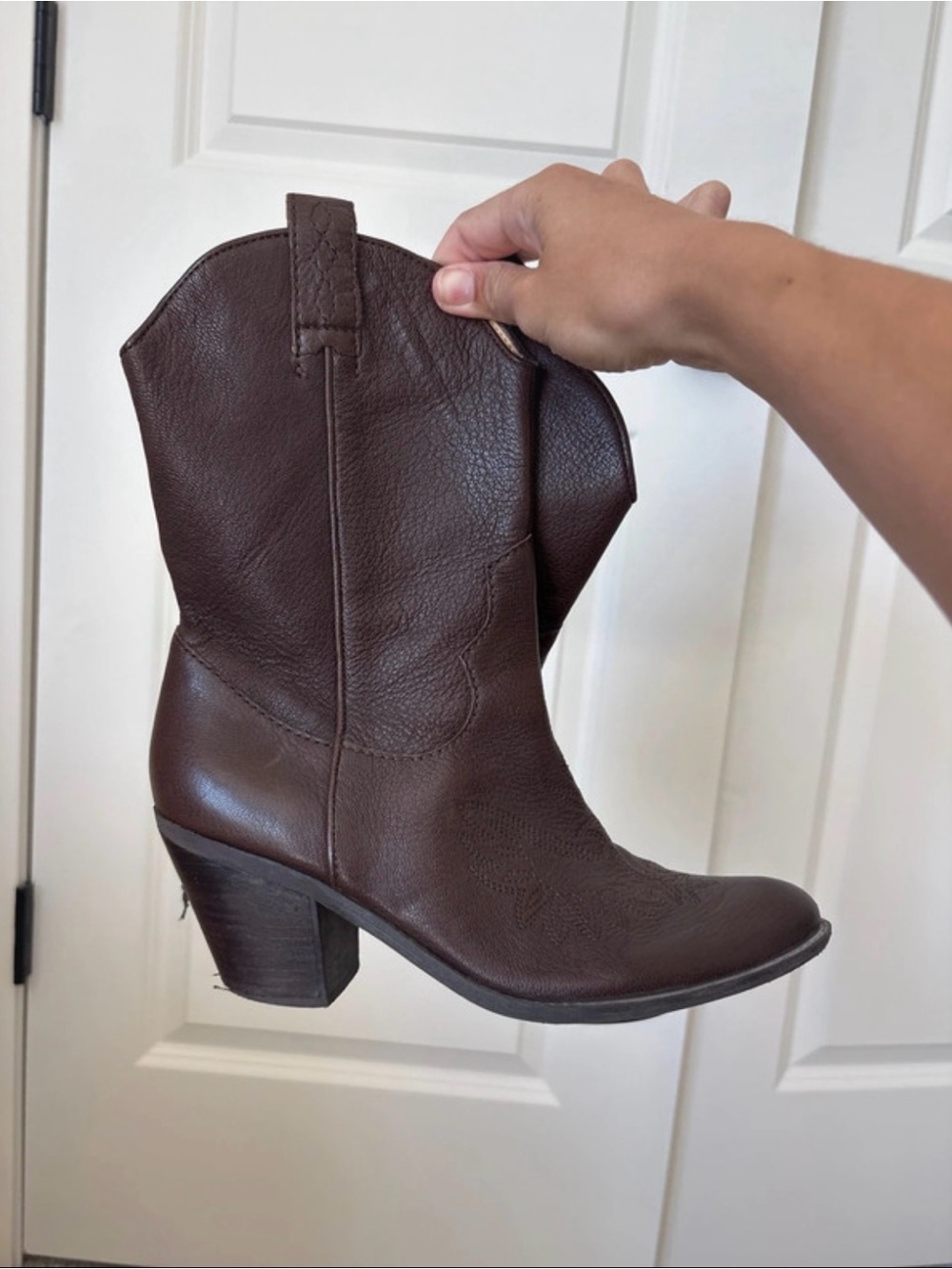Vintage GUESS Women's Brown Leather Western Ankle Boots